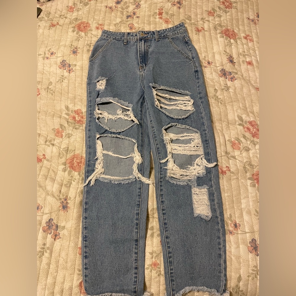 high waisted ripped mom/baggy jeans